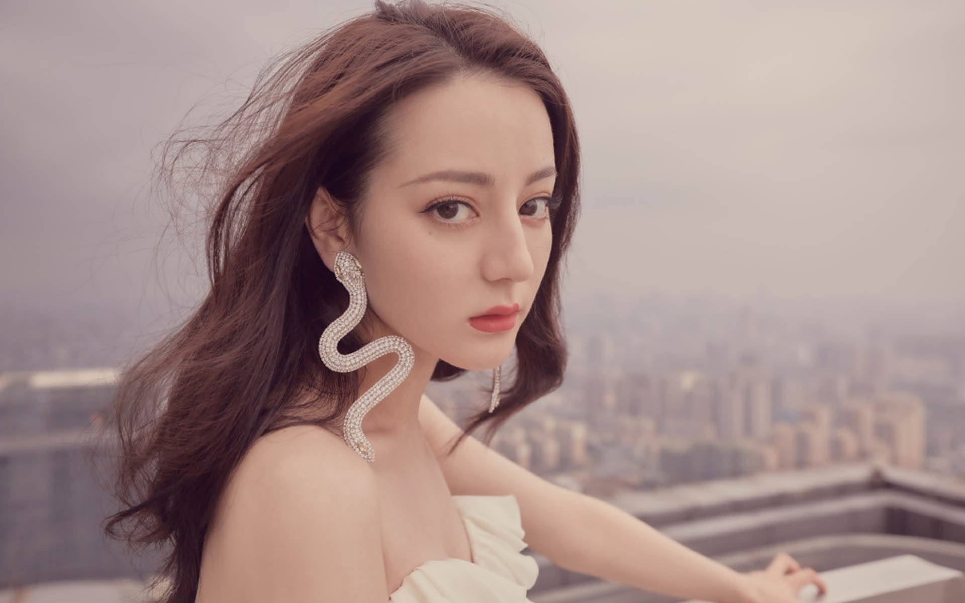 足球场馆夜间照明标准全国统一，足球场照明灯是什么灯