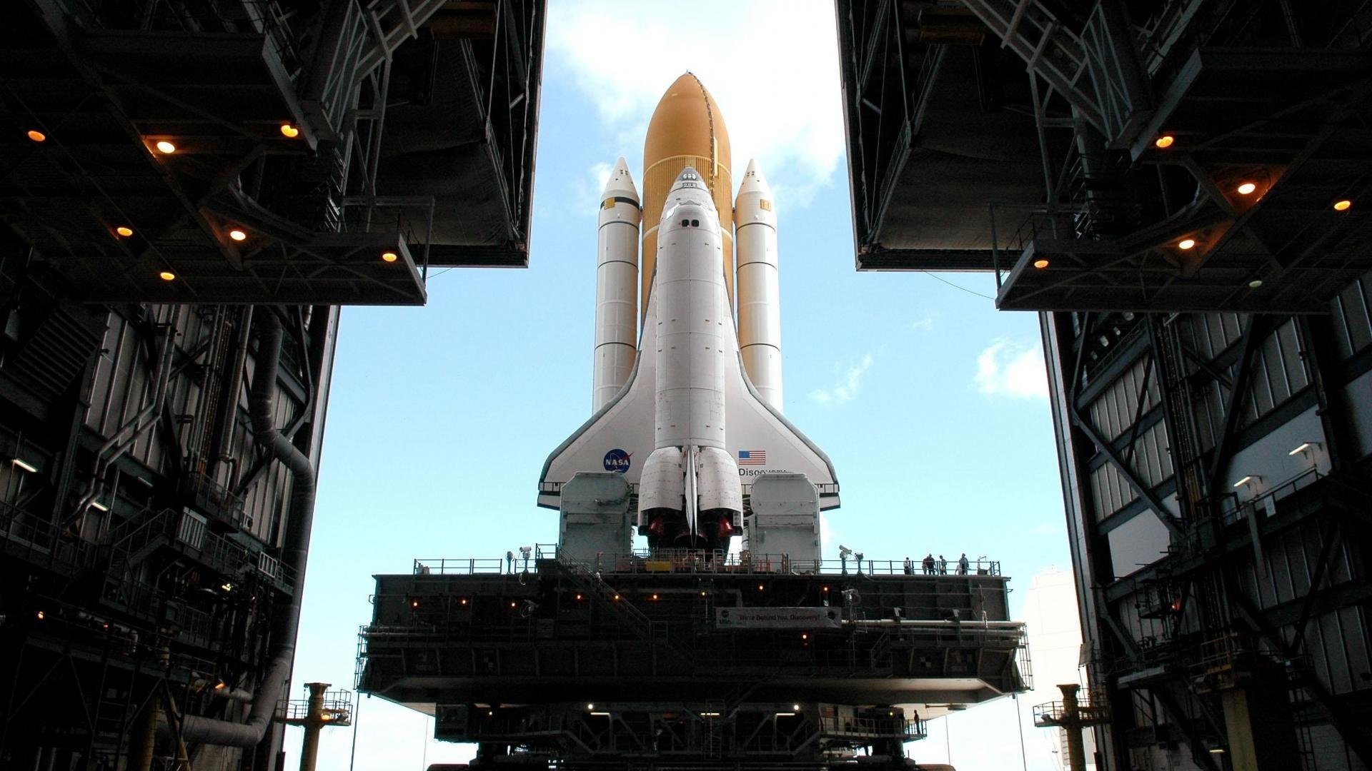 压哨进球逆转胜,球队气势如虹备战更强敌,篮球压哨进球