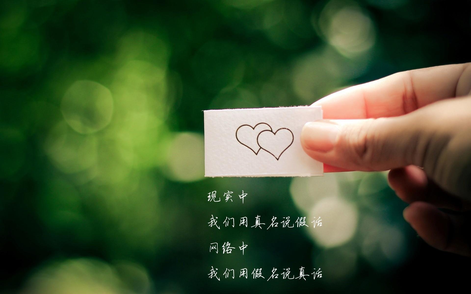 詹姆斯训练后与小球迷合影致谢支持,詹姆斯和球迷的合照